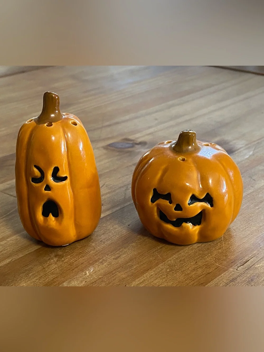 Halloween Orange Ceramic Jack-O'-Lantern Salt and Pepper Shaker Set (E)